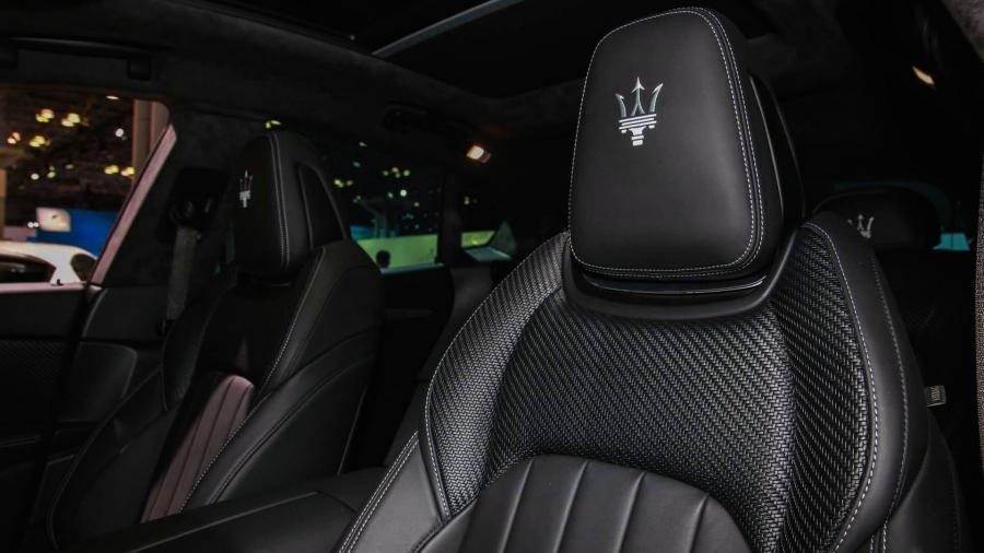 Интерьер Maserati Levante S Q4 GranSport Zegna PELLETESSUTA 2019 года  (фото 5 из 14)